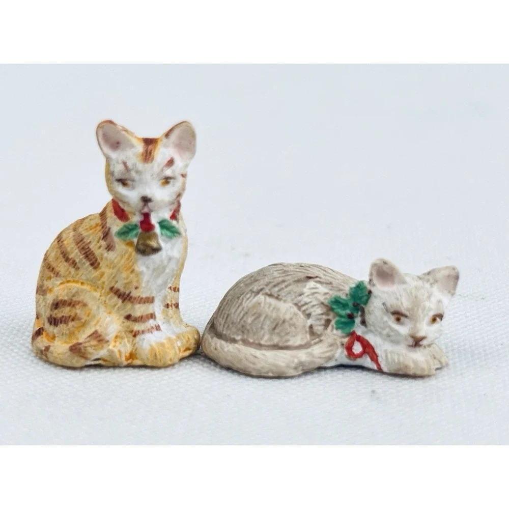 Vintage‎ Dollhouse Miniature Lot Of 2 Cats - Christmas Bows Stripes White